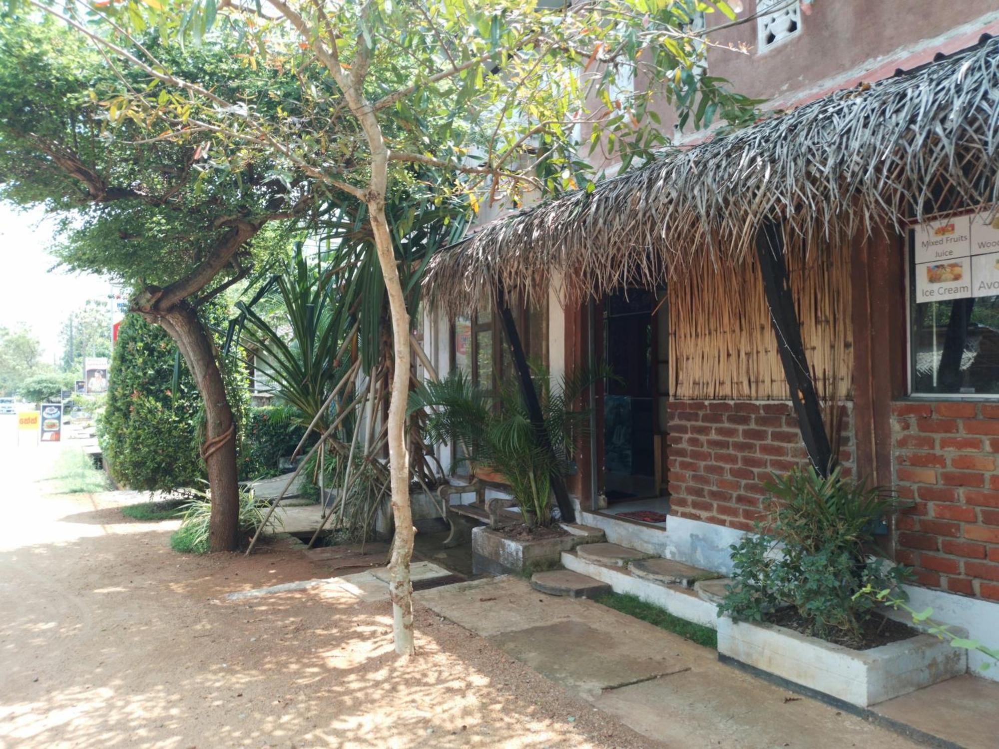 Lucky Holiday Home Anuradhapura Exterior foto